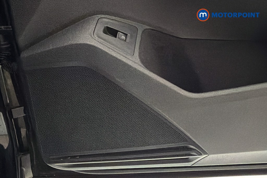 Volkswagen Tiguan Black Edition Automatic Petrol Plug-In Hybrid SUV - Stock Number (1635986) - 21st supplementary image