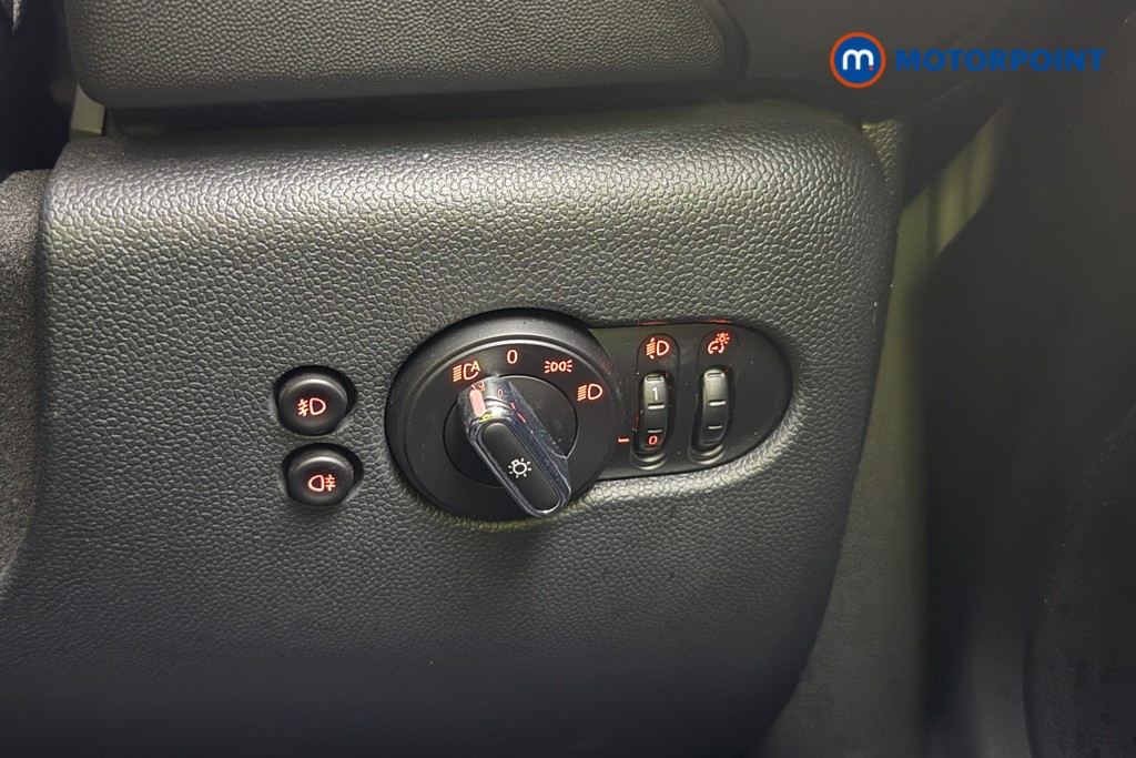 Mini Hatchback Cooper Classic Manual Petrol Hatchback - Stock Number (1636079) - 23rd supplementary image