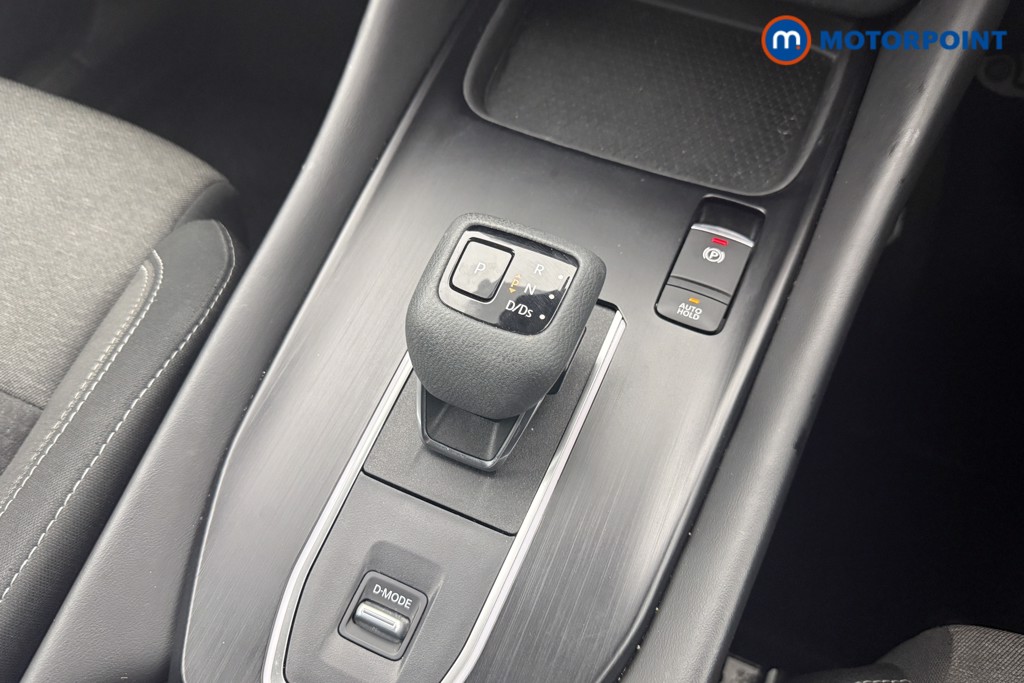 Nissan Qashqai N-Connecta Automatic Petrol SUV - Stock Number (1636653) - 5th supplementary image