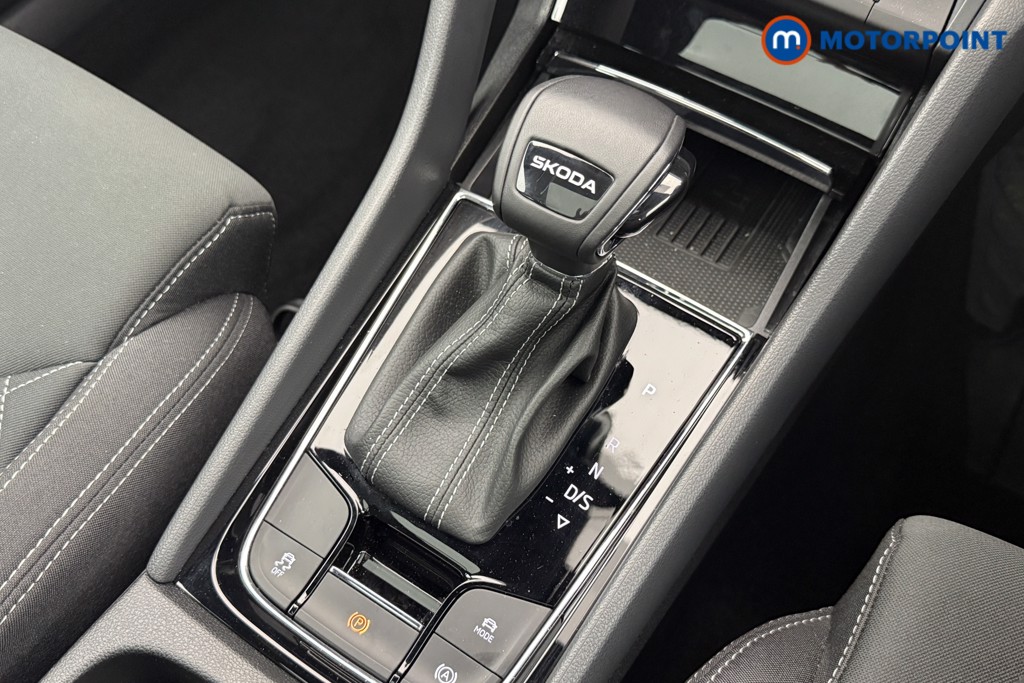 Skoda Karoq Sportline Edition Automatic Petrol SUV - Stock Number (1636975) - 6th supplementary image