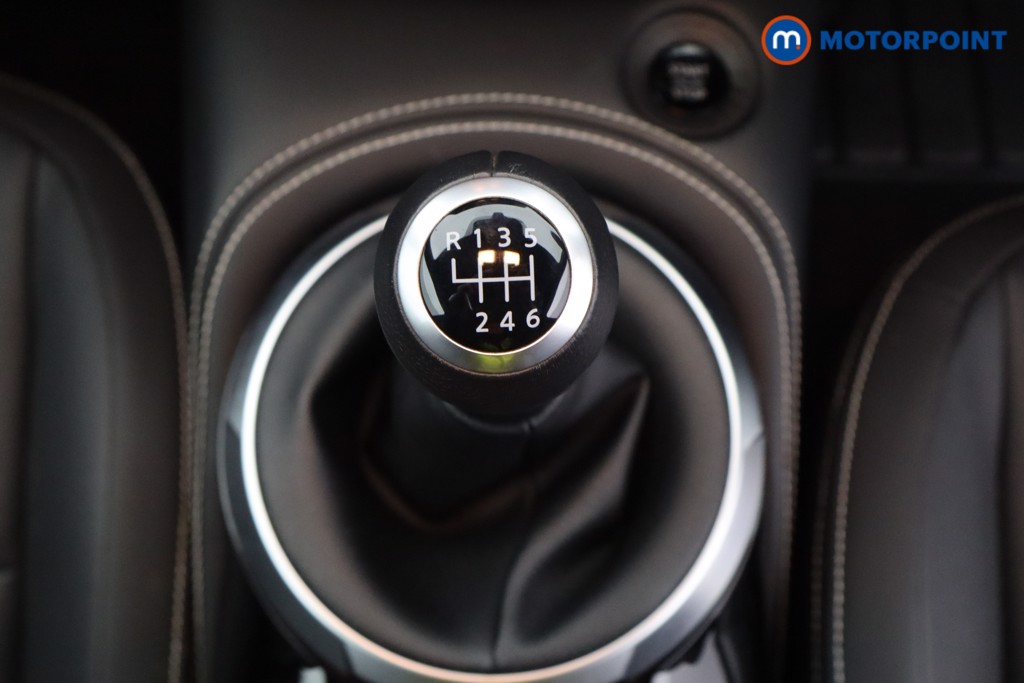 Nissan Juke Tekna Manual Petrol SUV - Stock Number (1637425) - 4th supplementary image
