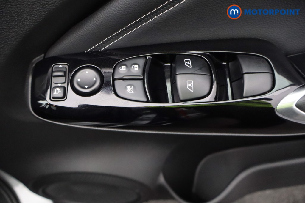 Nissan Juke Tekna Manual Petrol SUV - Stock Number (1637425) - 24th supplementary image