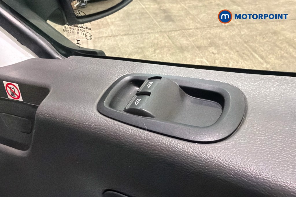 Ford Transit Limited Automatic Diesel Medium Roof Van - Stock Number (1611989) - 20th supplementary image