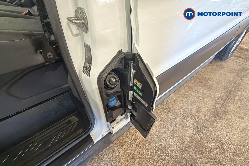 Ford Transit Limited Automatic Diesel Medium Roof Van - Stock Number (1611989) - 41st supplementary image