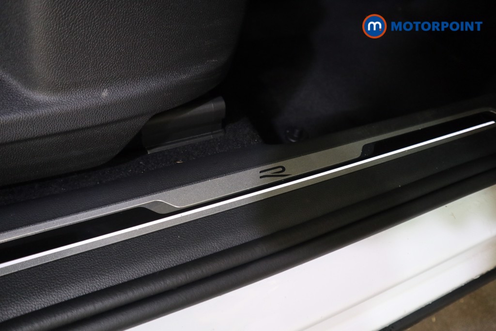 Volkswagen Tiguan R-Line Automatic Petrol Plug-In Hybrid SUV - Stock Number (1627031) - 18th supplementary image