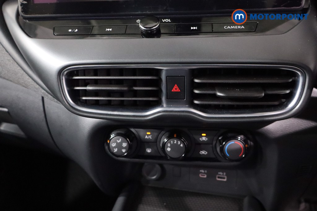 Nissan Juke Acenta Premium Manual Petrol SUV - Stock Number (1628288) - 19th supplementary image