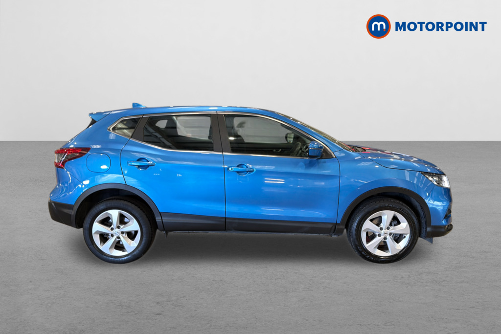 Nissan Qashqai Acenta Premium Manual Diesel SUV - Stock Number (1629910) - Drivers side