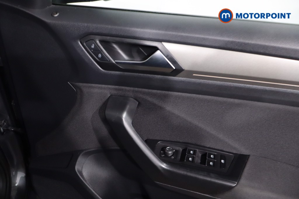 Volkswagen T-Roc Design Manual Petrol SUV - Stock Number (1631877) - 24th supplementary image