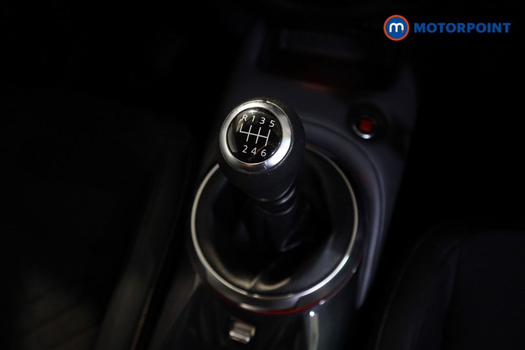 Nissan Juke Tekna Manual Petrol SUV - Stock Number (1632115) - 9th supplementary image