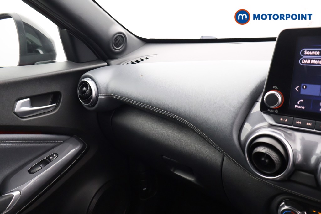 Nissan Juke Tekna Manual Petrol SUV - Stock Number (1632947) - 9th supplementary image