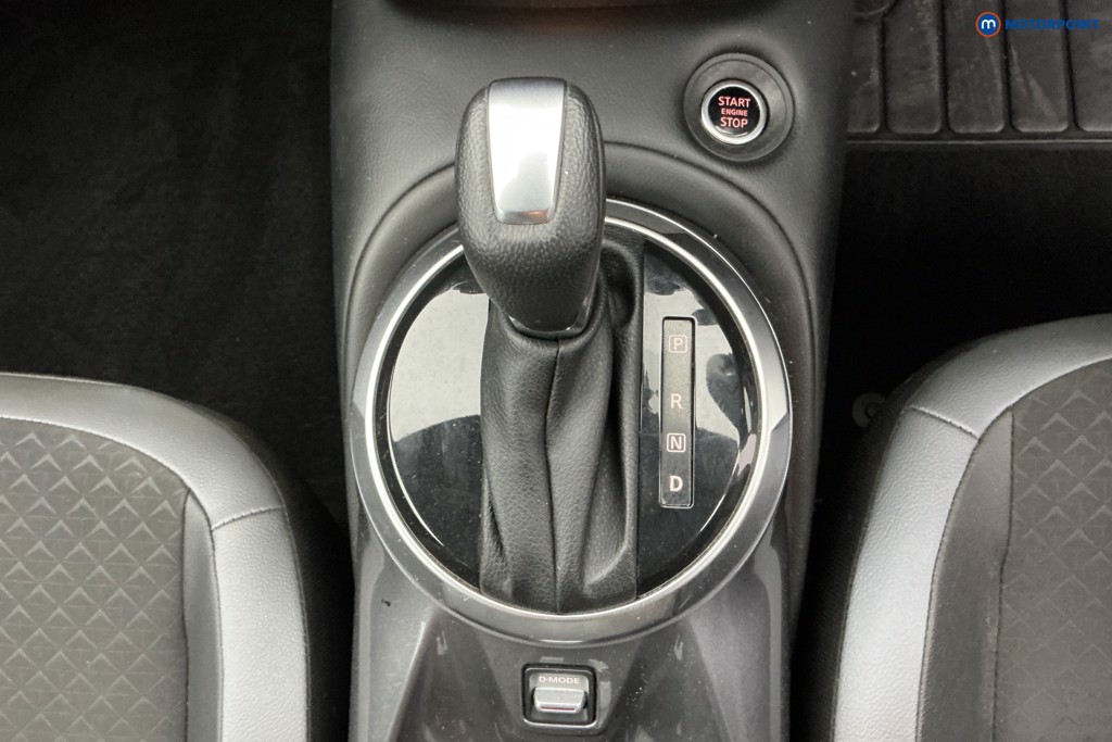 Nissan Juke N-Connecta Automatic Petrol SUV - Stock Number (1632950) - 18th supplementary image
