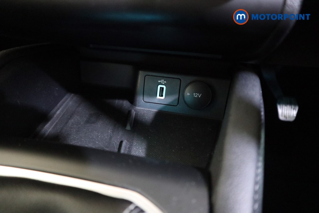 Ford Focus Titanium X Edition Manual Petrol Hatchback - Stock Number (1634797) - 9th supplementary image