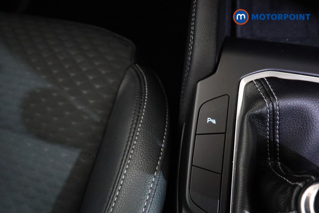 Ford Focus Titanium X Edition Manual Petrol Hatchback - Stock Number (1634797) - 11th supplementary image