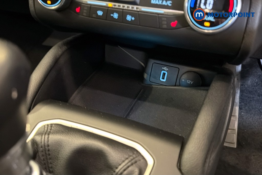 Ford Focus Titanium Manual Petrol Hatchback - Stock Number (1635111) - 17th supplementary image