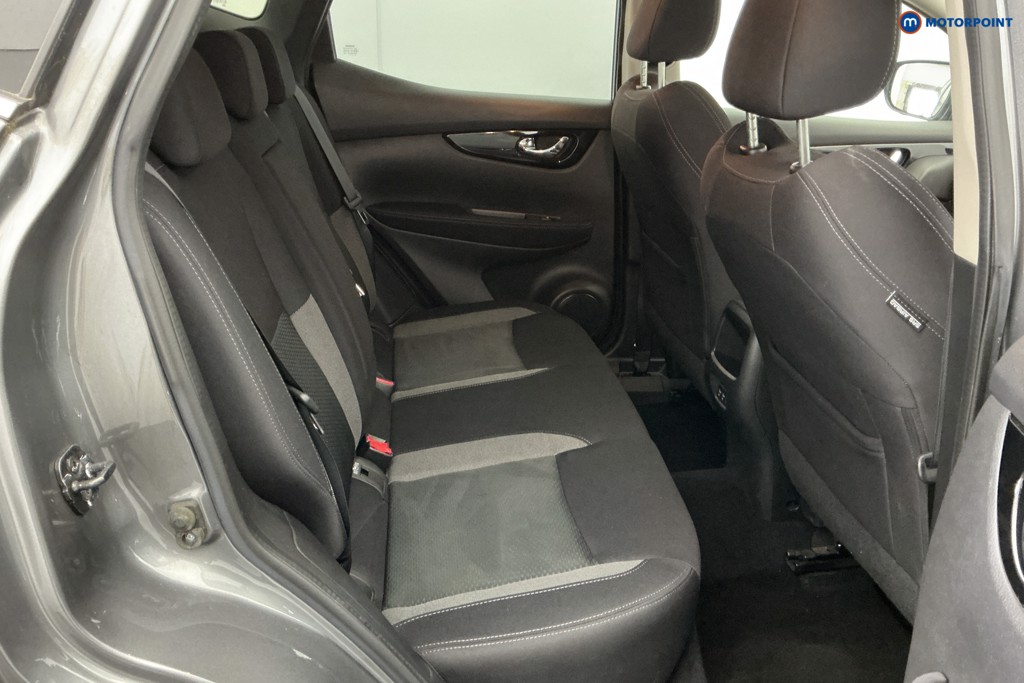 Nissan Qashqai N-Connecta Automatic Petrol SUV - Stock Number (1635325) - 4th supplementary image