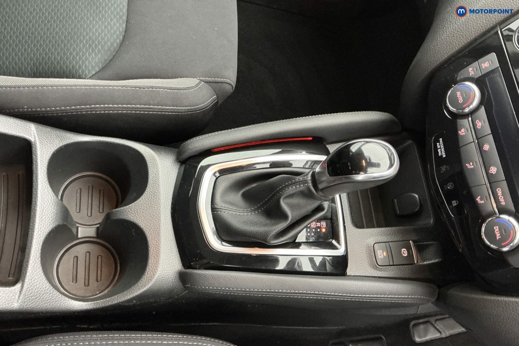Nissan Qashqai N-Connecta Automatic Petrol SUV - Stock Number (1635325) - 18th supplementary image