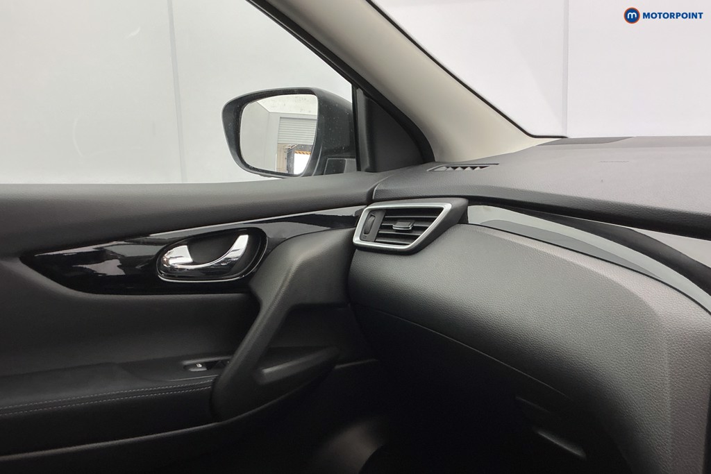 Nissan Qashqai N-Connecta Automatic Petrol SUV - Stock Number (1635325) - 22nd supplementary image