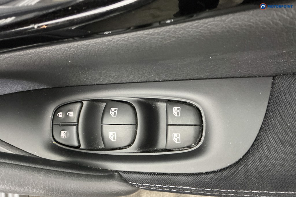 Nissan Qashqai N-Connecta Automatic Petrol SUV - Stock Number (1635325) - 27th supplementary image