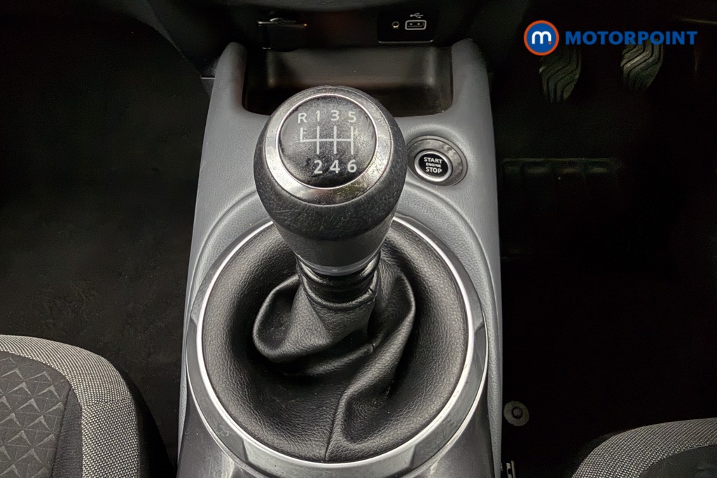 Nissan Juke N-Connecta Manual Petrol SUV - Stock Number (1635585) - 7th supplementary image