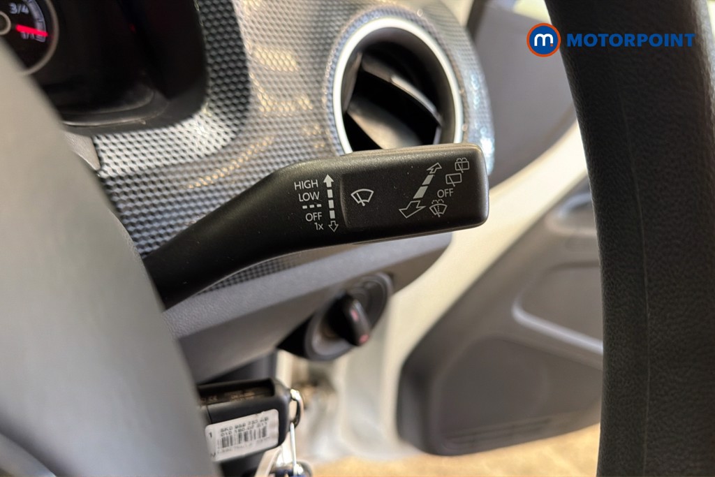 Volkswagen UP Move Up Manual Petrol Hatchback - Stock Number (1636296) - 7th supplementary image