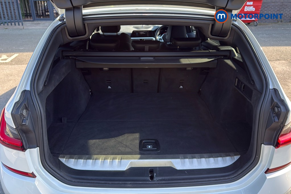 BMW 3 Series M Sport Automatic Petrol Plug-In Hybrid Estate - Stock Number (1638122) - 33rd supplementary image