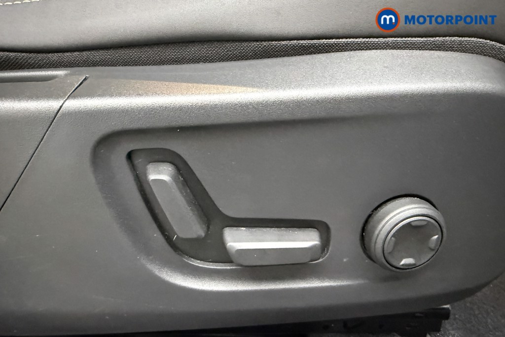 Volvo Xc40 Plus Automatic Petrol SUV - Stock Number (1626257) - 14th supplementary image