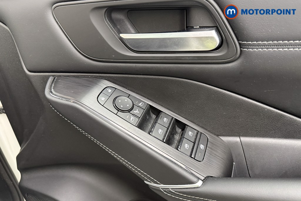 Nissan Qashqai N-Connecta Manual Petrol SUV - Stock Number (1628359) - 14th supplementary image