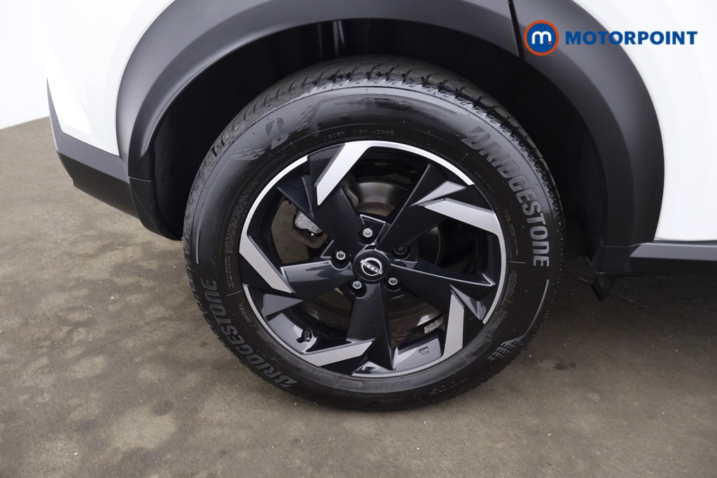 Nissan Juke N-Connecta Automatic Petrol SUV - Stock Number (1629119) - 2nd supplementary image