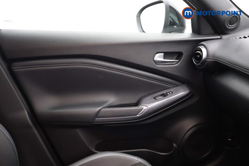Nissan Juke N-Connecta Automatic Petrol SUV - Stock Number (1629119) - 17th supplementary image