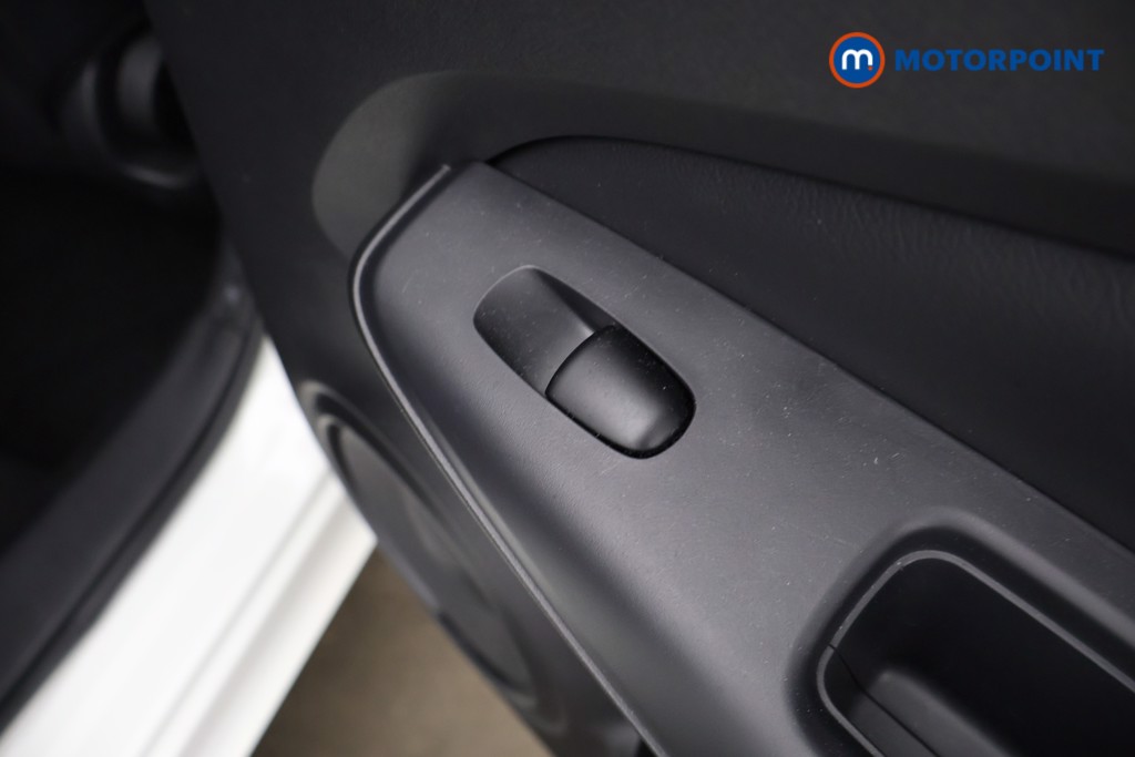 Nissan Juke N-Connecta Automatic Petrol SUV - Stock Number (1629119) - 25th supplementary image
