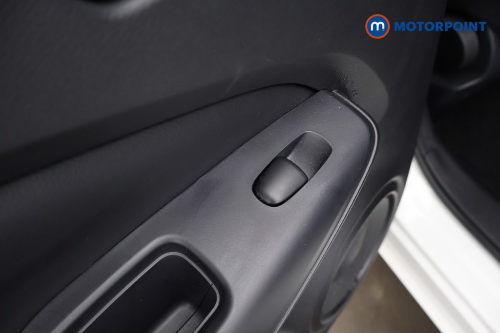 Nissan Juke N-Connecta Automatic Petrol SUV - Stock Number (1629119) - 29th supplementary image