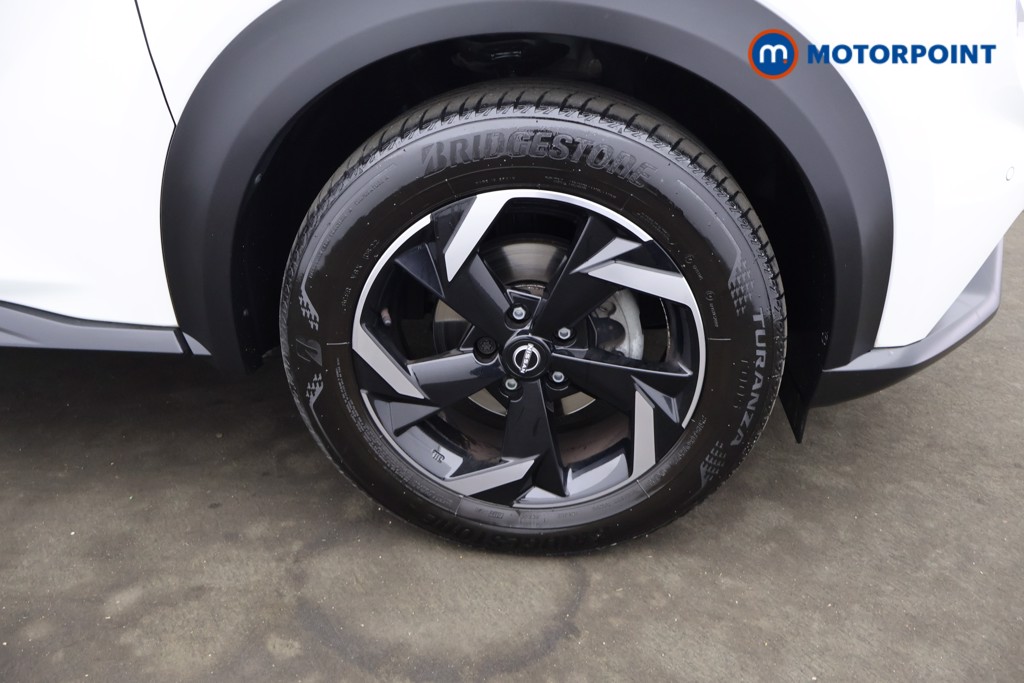Nissan Juke N-Connecta Automatic Petrol SUV - Stock Number (1629119) - 1st supplementary image