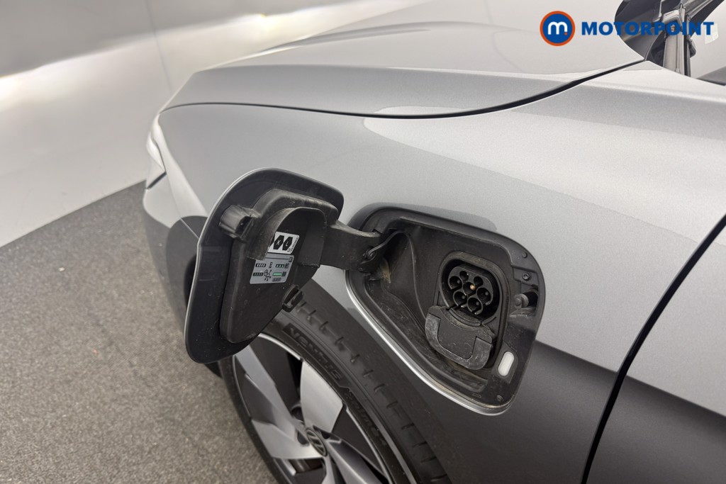 Volkswagen Passat Life Automatic Petrol Plug-In Hybrid Estate - Stock Number (1632878) - 18th supplementary image