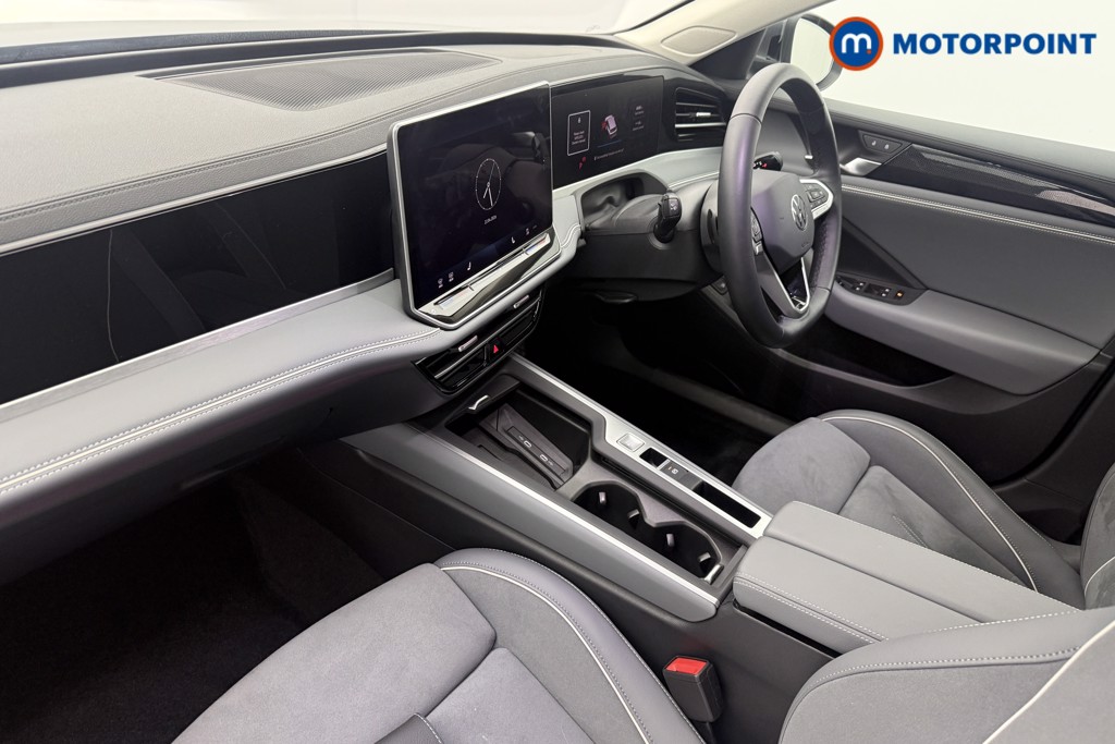 Volkswagen Passat Life Automatic Petrol Plug-In Hybrid Estate - Stock Number (1632878) - 19th supplementary image