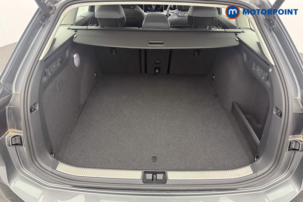 Volkswagen Passat Life Automatic Petrol Plug-In Hybrid Estate - Stock Number (1632878) - 25th supplementary image