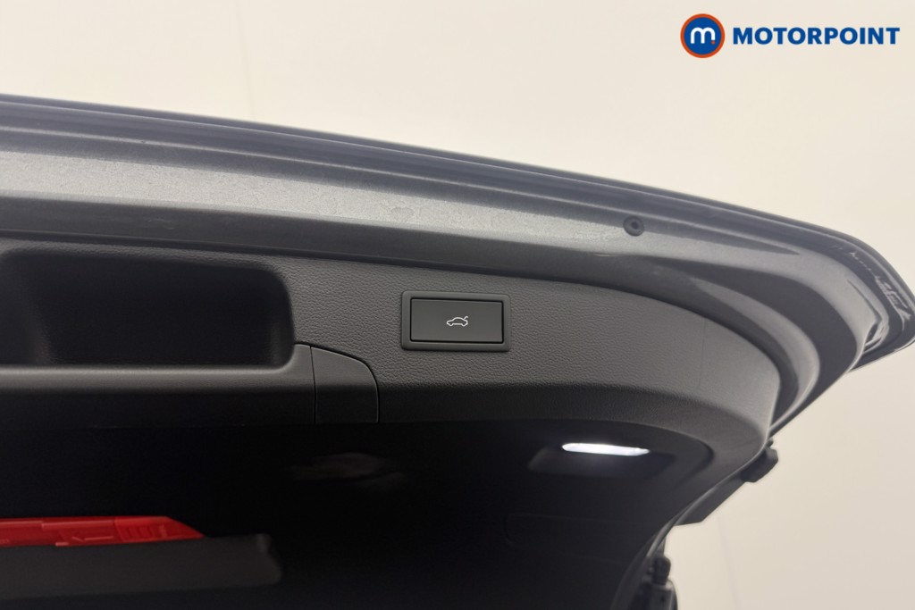 Volkswagen Passat Life Automatic Petrol Plug-In Hybrid Estate - Stock Number (1632878) - 26th supplementary image