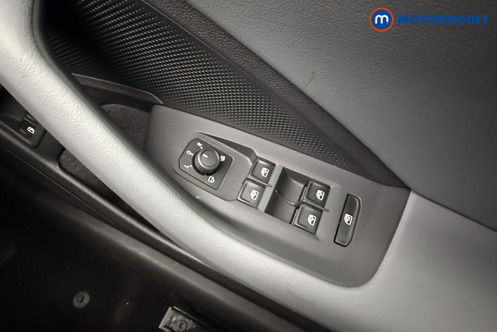 Volkswagen Passat Life Automatic Petrol Plug-In Hybrid Estate - Stock Number (1632902) - 9th supplementary image