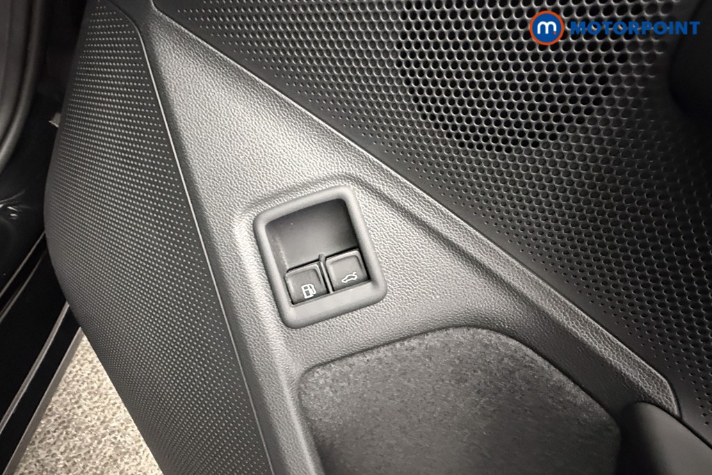 Volkswagen Passat Life Automatic Petrol Plug-In Hybrid Estate - Stock Number (1632902) - 14th supplementary image