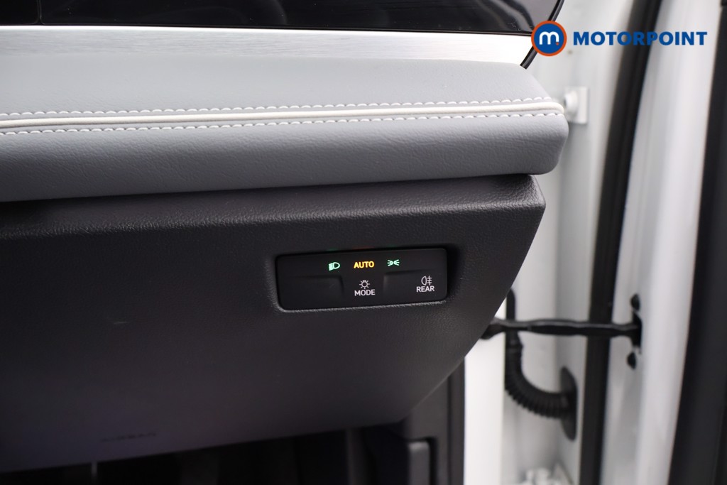 Volkswagen Passat Life Automatic Petrol Plug-In Hybrid Estate - Stock Number (1632918) - 10th supplementary image