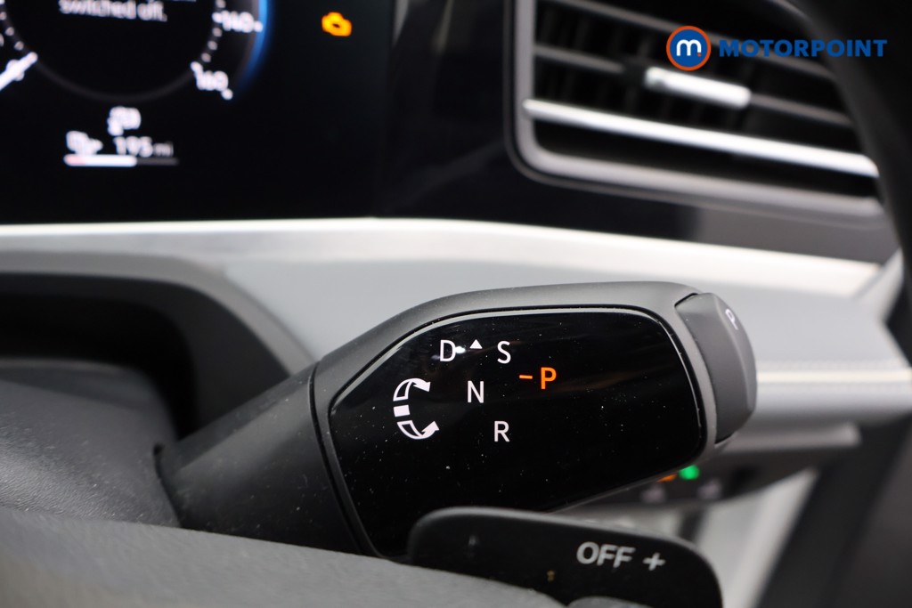 Volkswagen Passat Life Automatic Petrol Plug-In Hybrid Estate - Stock Number (1632918) - 11th supplementary image