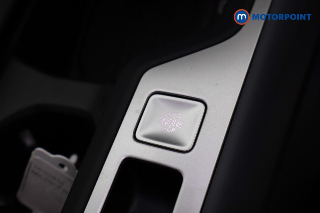 Volkswagen Passat Life Automatic Petrol Plug-In Hybrid Estate - Stock Number (1632918) - 12th supplementary image