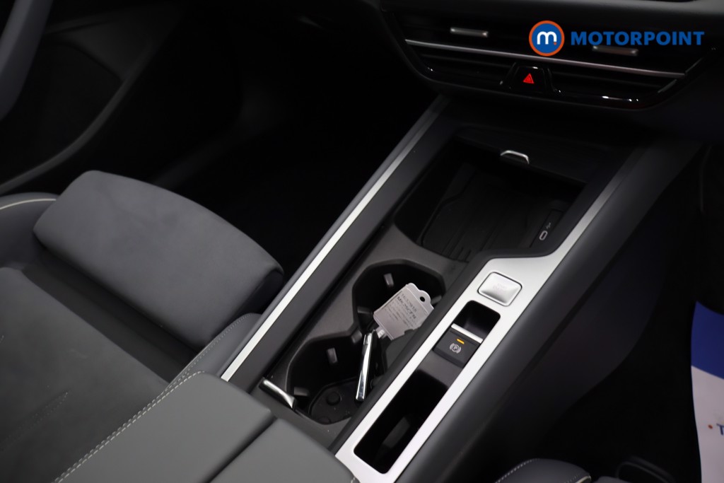 Volkswagen Passat Life Automatic Petrol Plug-In Hybrid Estate - Stock Number (1632918) - 14th supplementary image