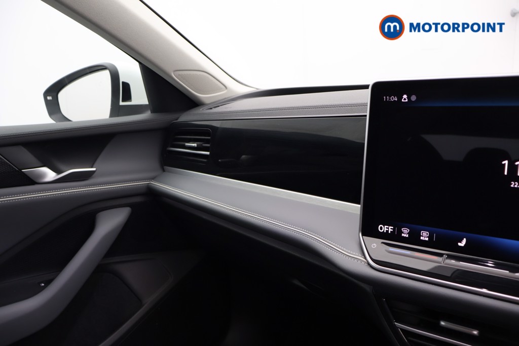 Volkswagen Passat Life Automatic Petrol Plug-In Hybrid Estate - Stock Number (1632918) - 15th supplementary image