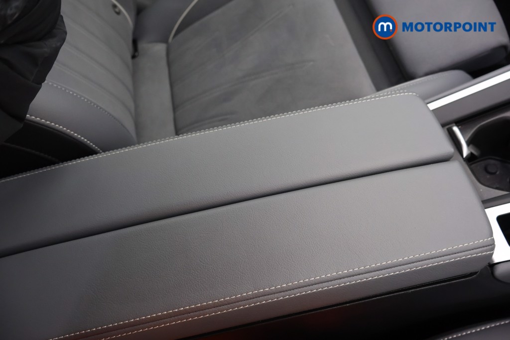 Volkswagen Passat Life Automatic Petrol Plug-In Hybrid Estate - Stock Number (1632918) - 17th supplementary image