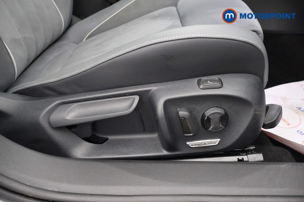 Volkswagen Passat Life Automatic Petrol Plug-In Hybrid Estate - Stock Number (1632918) - 19th supplementary image