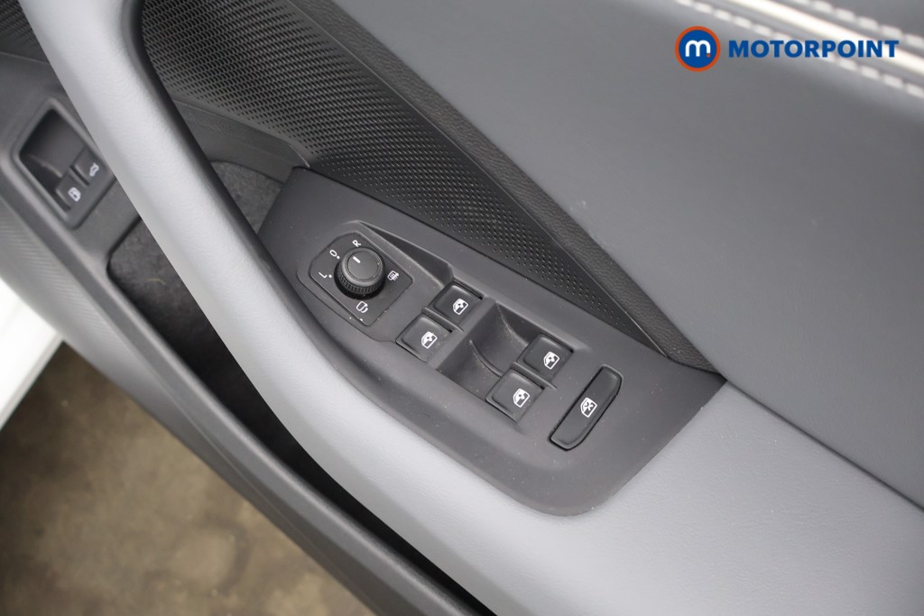 Volkswagen Passat Life Automatic Petrol Plug-In Hybrid Estate - Stock Number (1632918) - 21st supplementary image