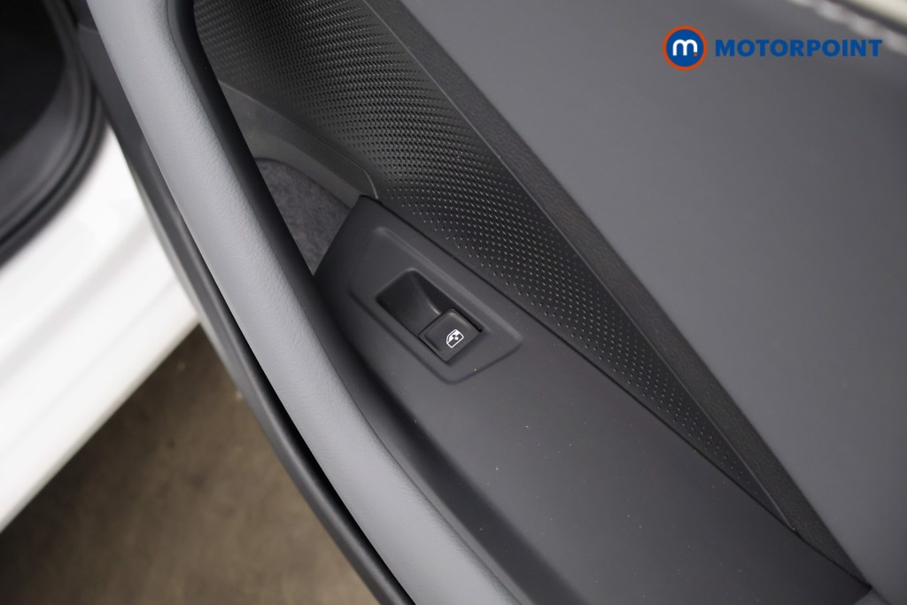 Volkswagen Passat Life Automatic Petrol Plug-In Hybrid Estate - Stock Number (1632918) - 26th supplementary image