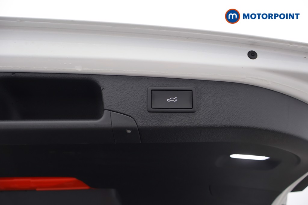 Volkswagen Passat Life Automatic Petrol Plug-In Hybrid Estate - Stock Number (1632918) - 28th supplementary image