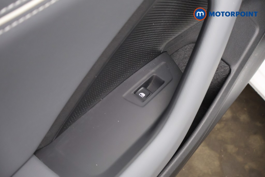 Volkswagen Passat Life Automatic Petrol Plug-In Hybrid Estate - Stock Number (1632918) - 33rd supplementary image