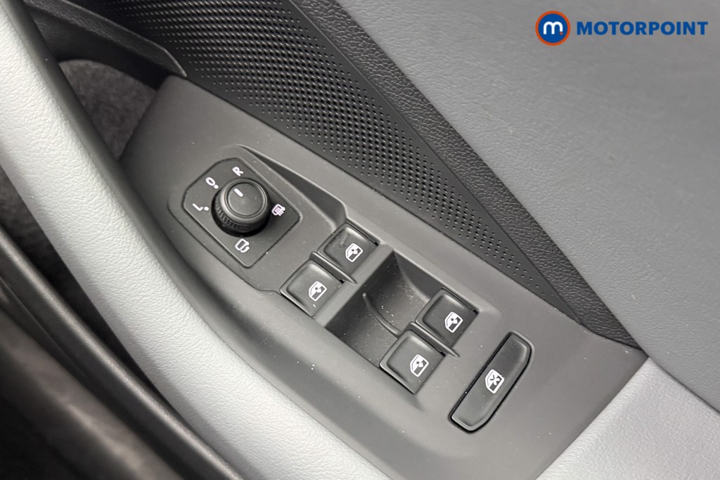 Volkswagen Passat Life Automatic Petrol Plug-In Hybrid Estate - Stock Number (1632926) - 10th supplementary image